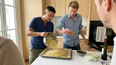 Chips de pâtes maison au four : la recette croustillante pour l’apéro