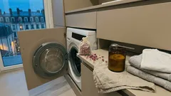 Mettre des pétales de rose dans la machine à laver : bonne idée ou fausse astuce