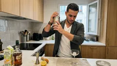 Le secret de la mousse parfaite dans un whiskey sour : le blanc d’œuf et le dry shake