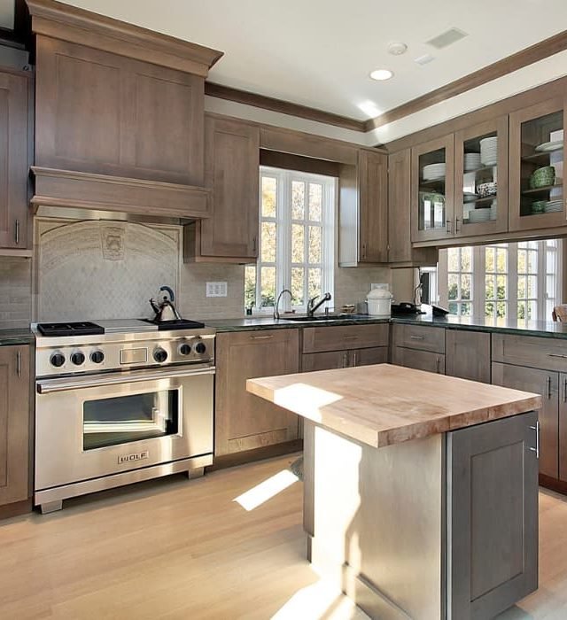 https://renovationjpr.ca/wp-content/uploads/2024/07/kitchen-cabinet-wood-1000x700-2-640x700.jpg